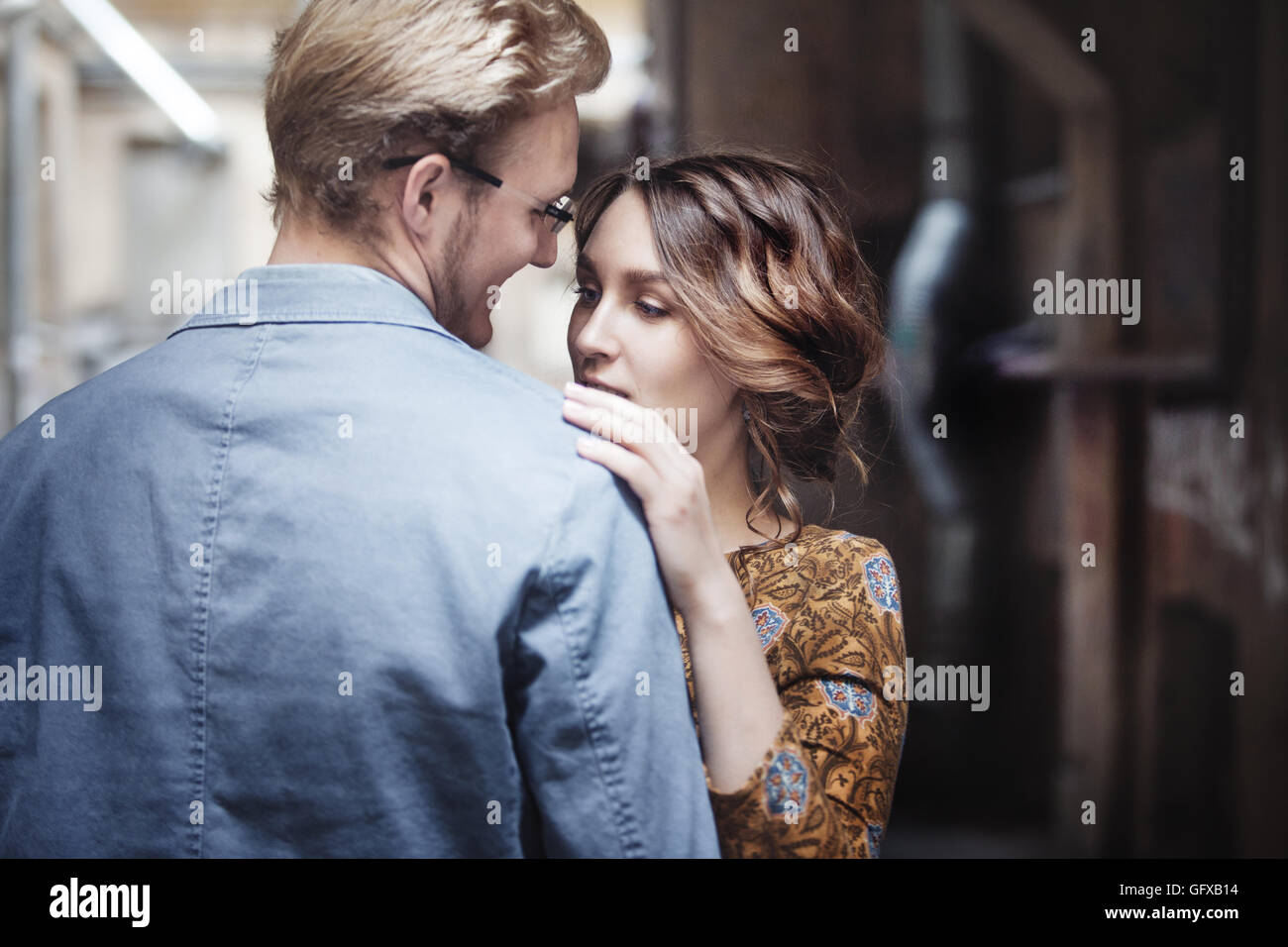 Unlocking The Mystery Why Women Prefer Shoulder Hugs - w3h3n6c