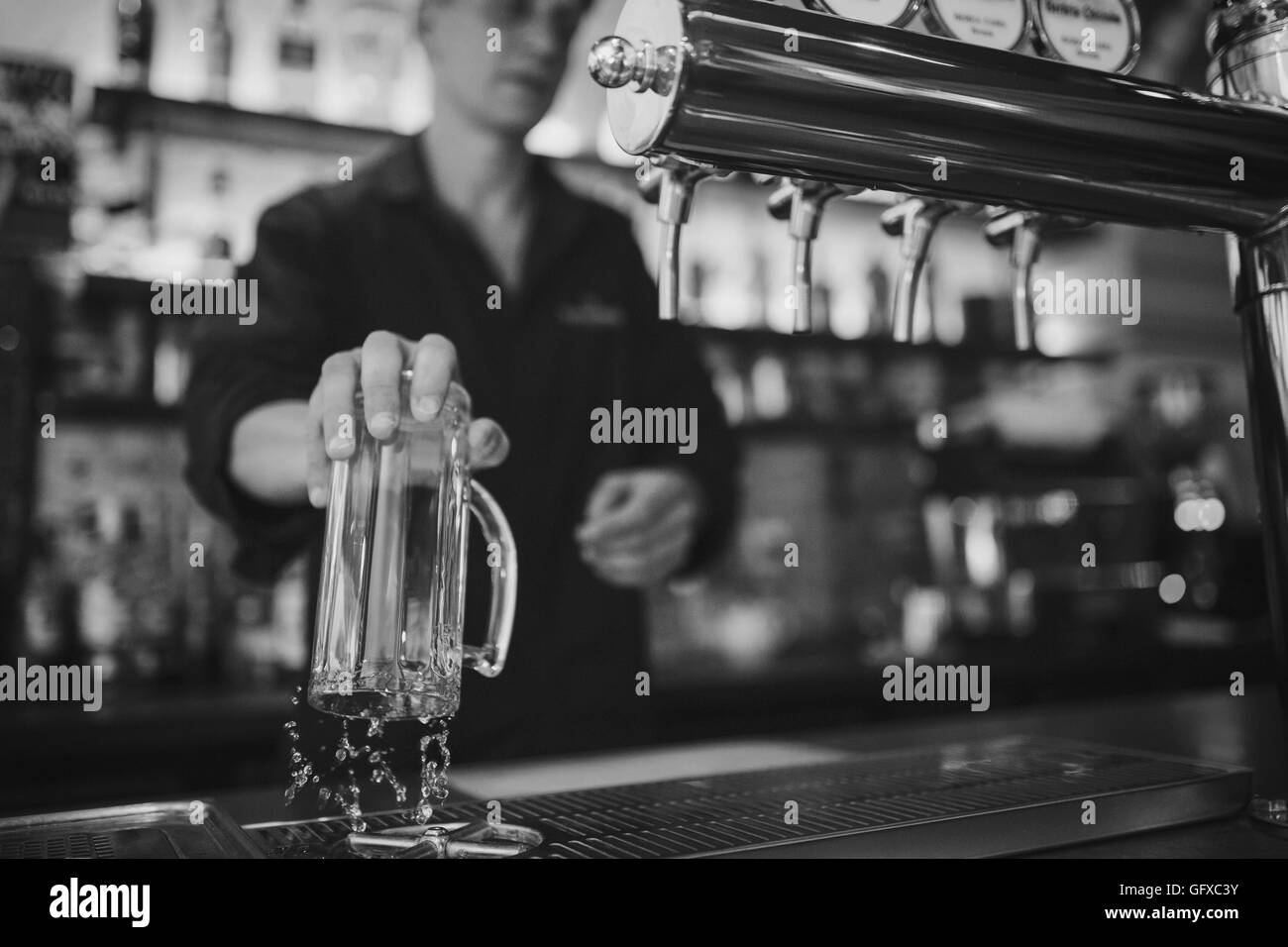 Beer glass washing hires stock photography and images Alamy