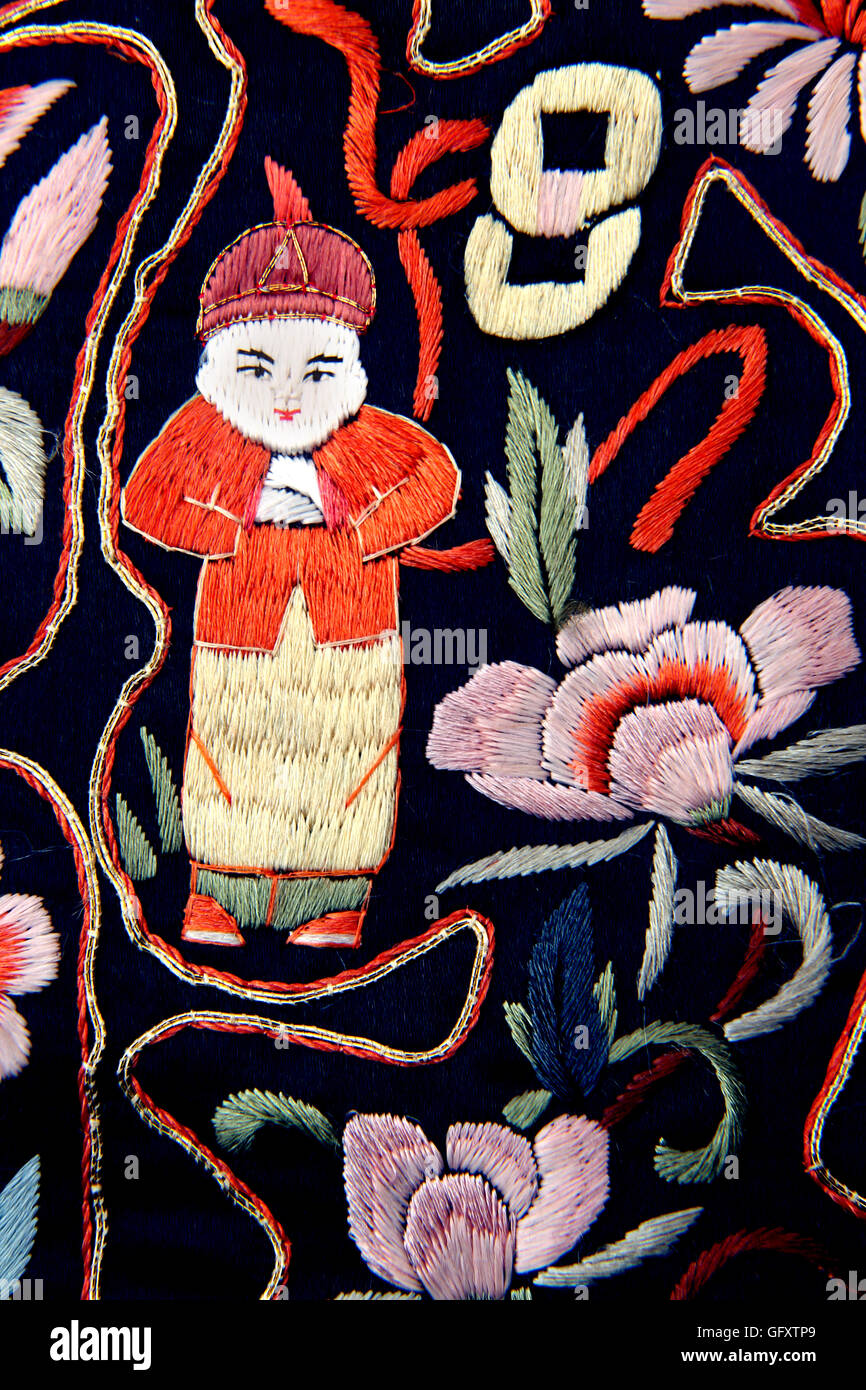 Chinese silk embroidery hires stock photography and images Alamy