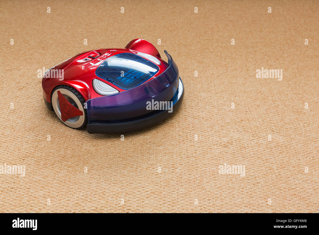 domestic robot vacuum cleaner Stock Photo Alamy