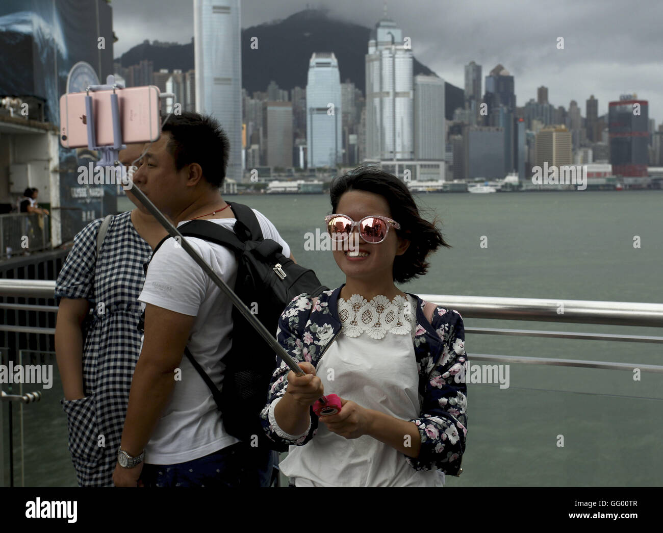 Tourists take opportunity shooting selfies by the Victoria Harbour Hong Kong under the tropical cyclone signal No.8, a first major typhoon to hit the territory. Typhoon NIDA passed through Hong Kong on the early hours of August 2, 2016 and moved towards inland on the westcoast of Guang Dong province. Aug 2, 2016. Hong Kong. 2nd Aug, 2016. Liau Chung Ren/ZUMA © Liau Chung Ren/ZUMA Wire/Alamy Live News Stock Photo