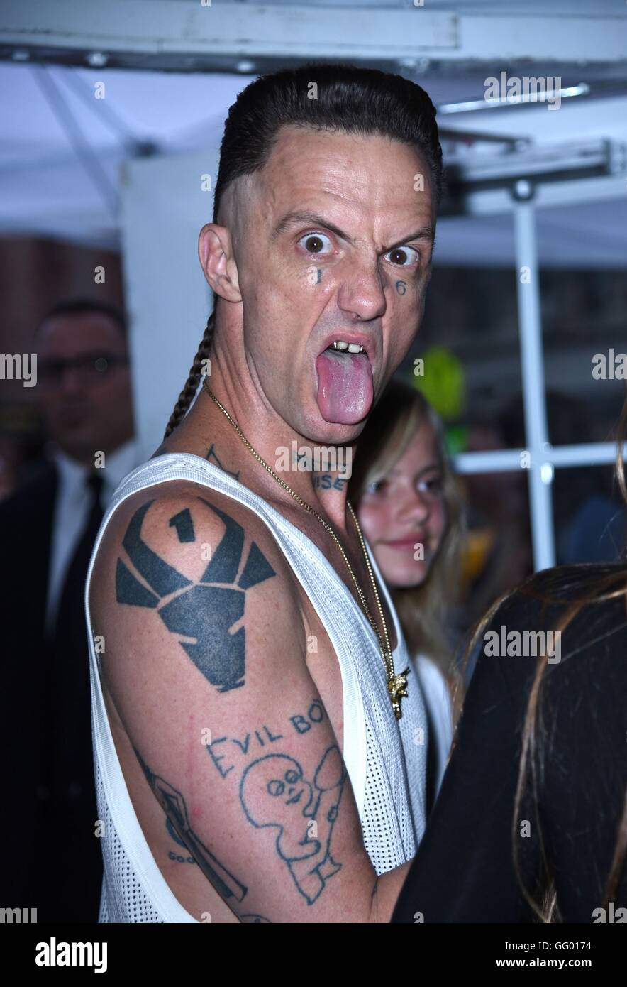 New York, NY, USA. 1st Aug, 2016. Ninja of Die Antwoord, Watkin Tudor Jones at arrivals for SUICIDE SQUAD Premiere, Beacon Theatre, New York, NY August 1, 2016. Credit:  Derek Storm/Everett Collection/Alamy Live News Stock Photo