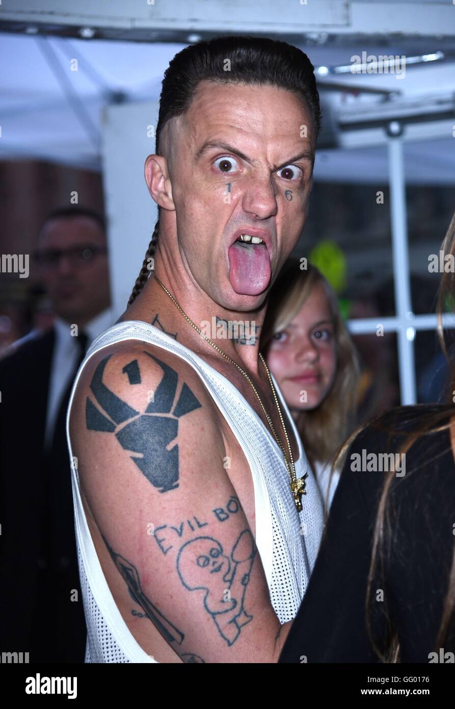 New York, NY, USA. 1st Aug, 2016. Ninja of Die Antwoord, Watkin Tudor Jones at arrivals for SUICIDE SQUAD Premiere, Beacon Theatre, New York, NY August 1, 2016. Credit:  Derek Storm/Everett Collection/Alamy Live News Stock Photo