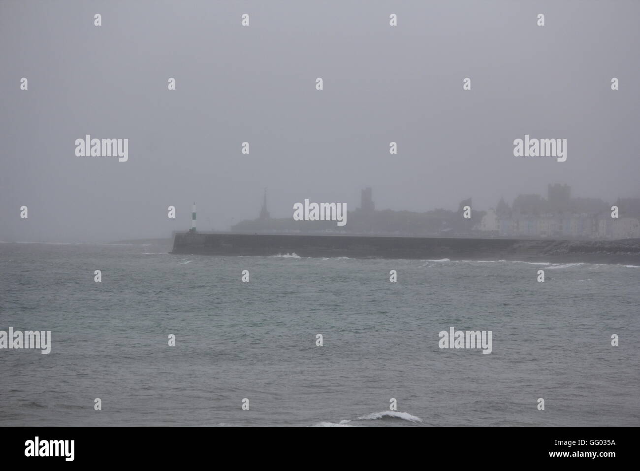 Heavy rain strong winds hi-res stock photography and images - Alamy