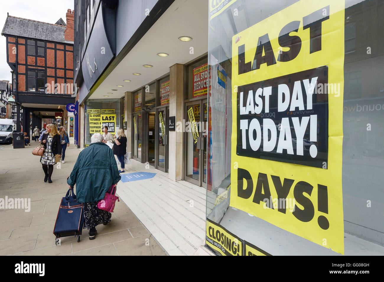 Bhs store closing sale hi-res stock photography and images - Alamy