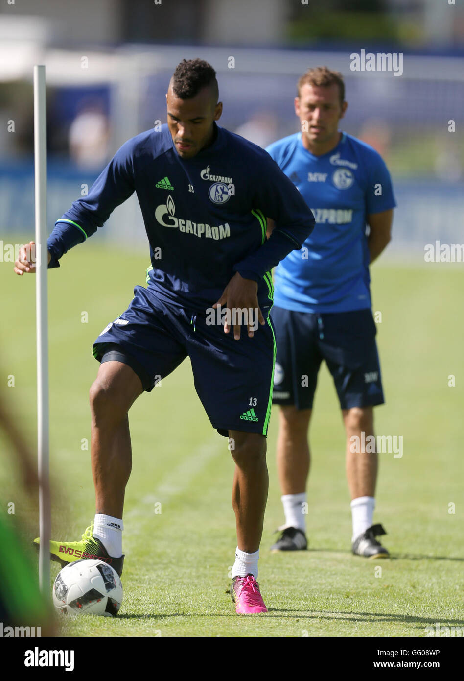 Coach Markus Weinzierl From Fc Schalke 04 Watches Player Eric Maxim Stock Photo Alamy Coach Markus Weinzierl From Fc Schalke 04 Watches Player Eric Maxim Stock Photo Alamy