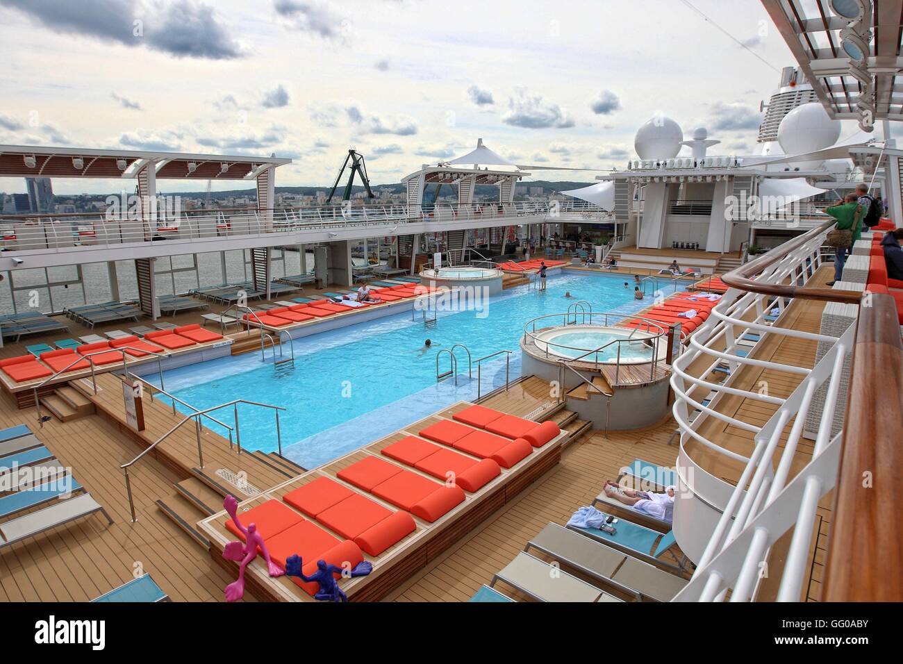 Sunbeds on cruise ship deck hi-res stock photography and images - Alamy
