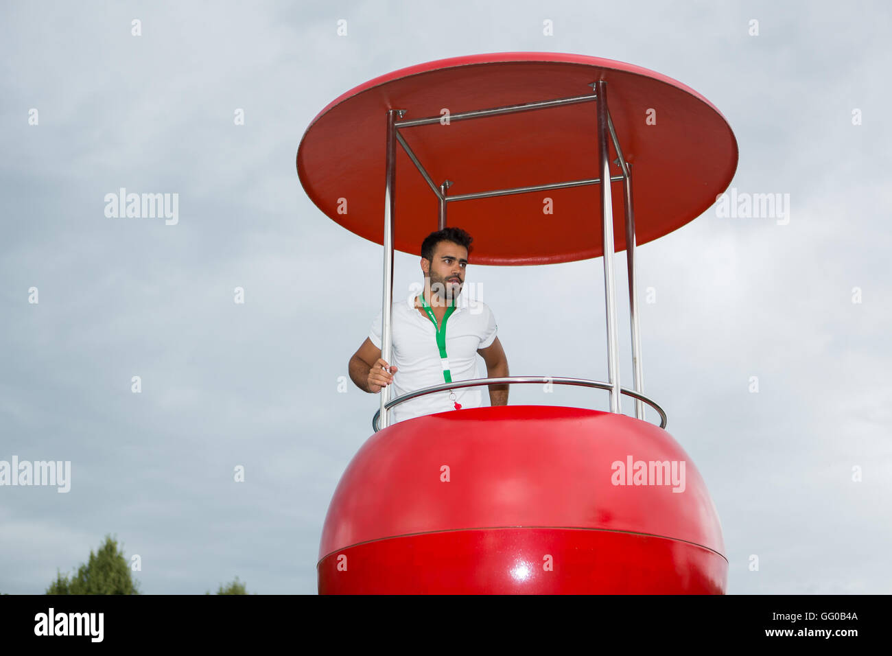 Tuebingen, Germany. 3rd Aug, 2016. Pool attendant Aiham Shalghin