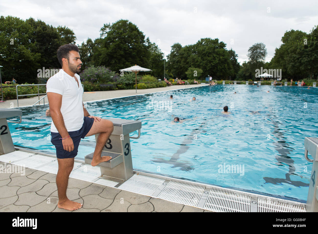 Tuebingen, Germany. 3rd Aug, 2016. Pool attendant Aiham Shalghin