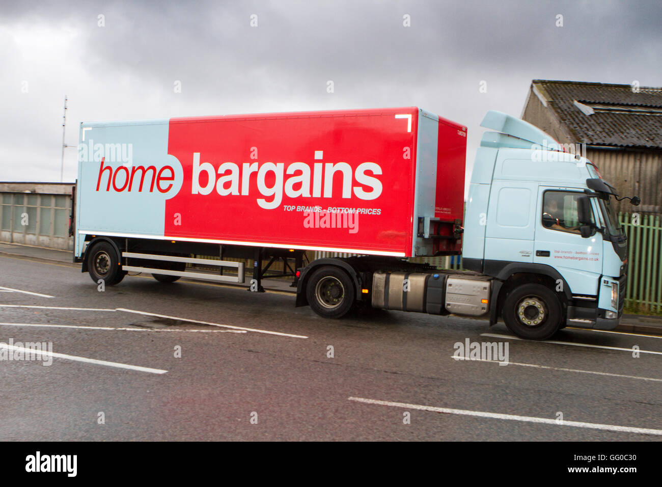 Home bargains lorry hires stock photography and images Alamy