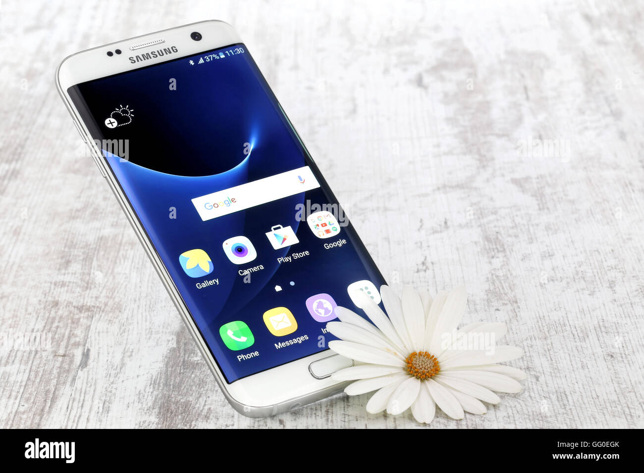Samsung galaxy s7 hi-res stock photography and images - Alamy Samsung galaxy s7 hi-res stock photography and images - Alamy