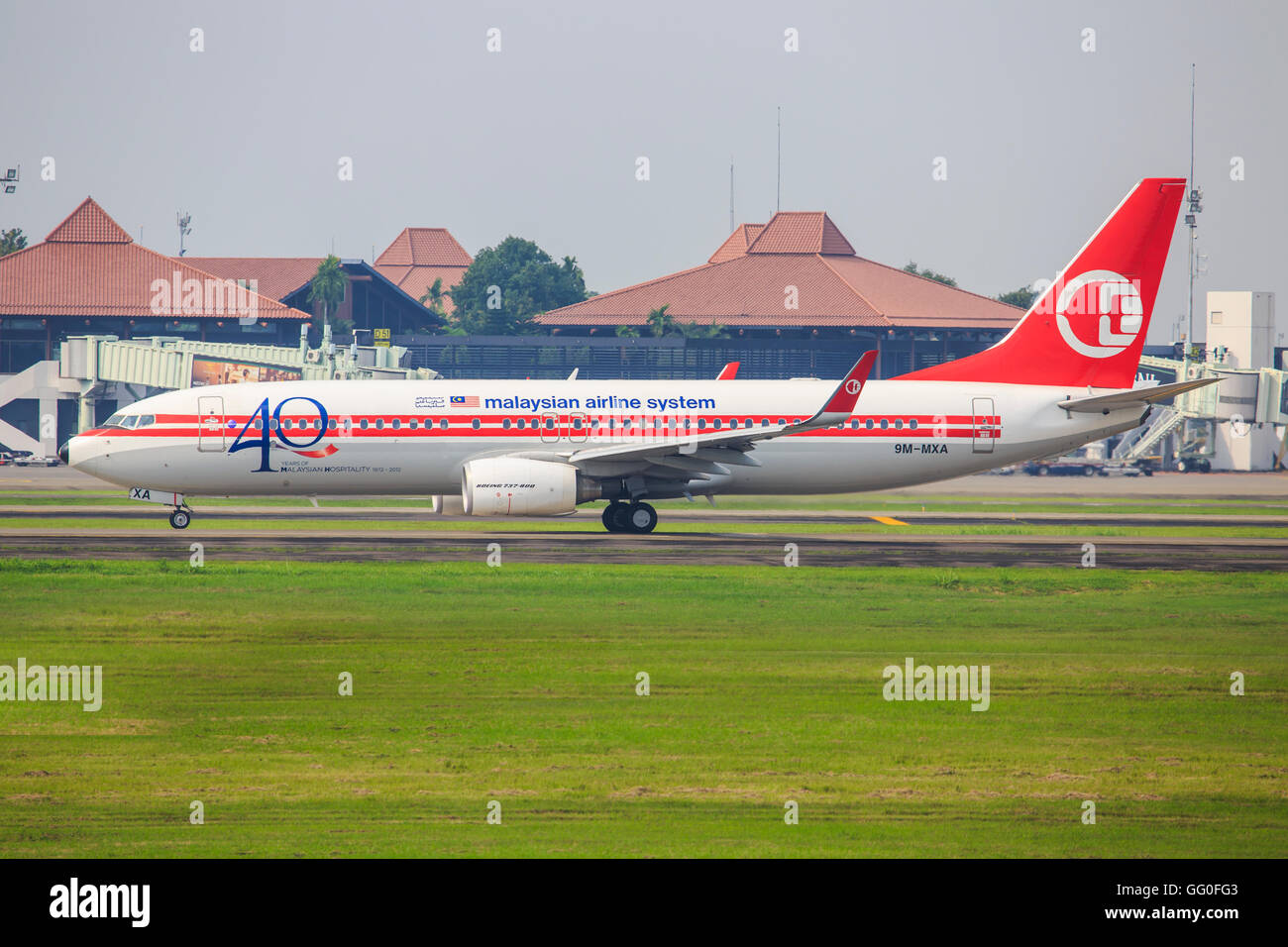 Kuala Lumpur/Malaysia Februar 10, 2015: Boeing 737 from Malaysia Airline with the Retro one at Kuala Lumpur Airport Stock Photo