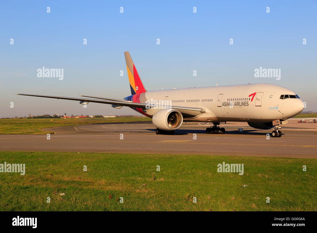Asiana 777 hi-res stock photography and images - Alamy Asiana 777 hi-res stock photography and images - Alamy