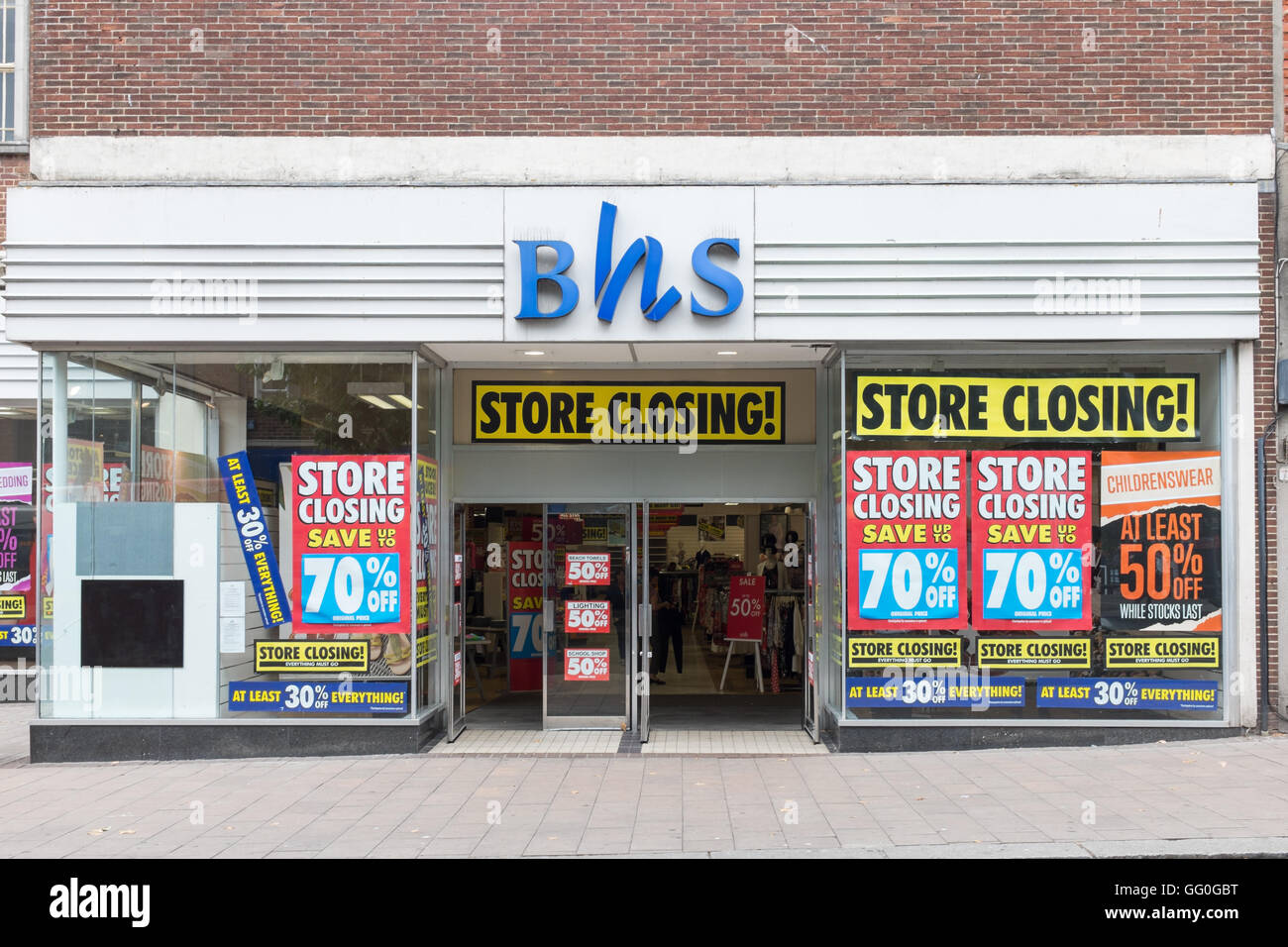 Signs announcing the closure of the Exeter branch of British Home Stores Stock Photo