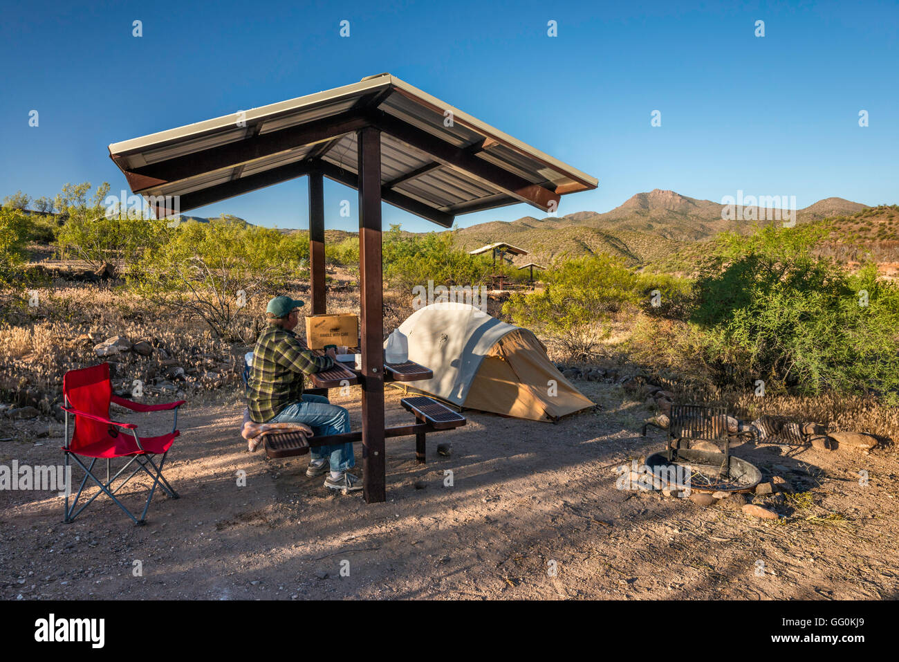 Camper at campground in Burro Creek Recreation Area, Sonoran Desert, near Wikieup, Arizona, USA Stock Photo