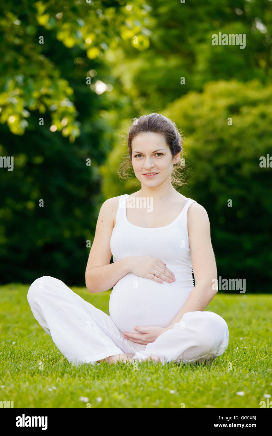 Beautiful pregnant woman in the park Stock Photo - Alamy
