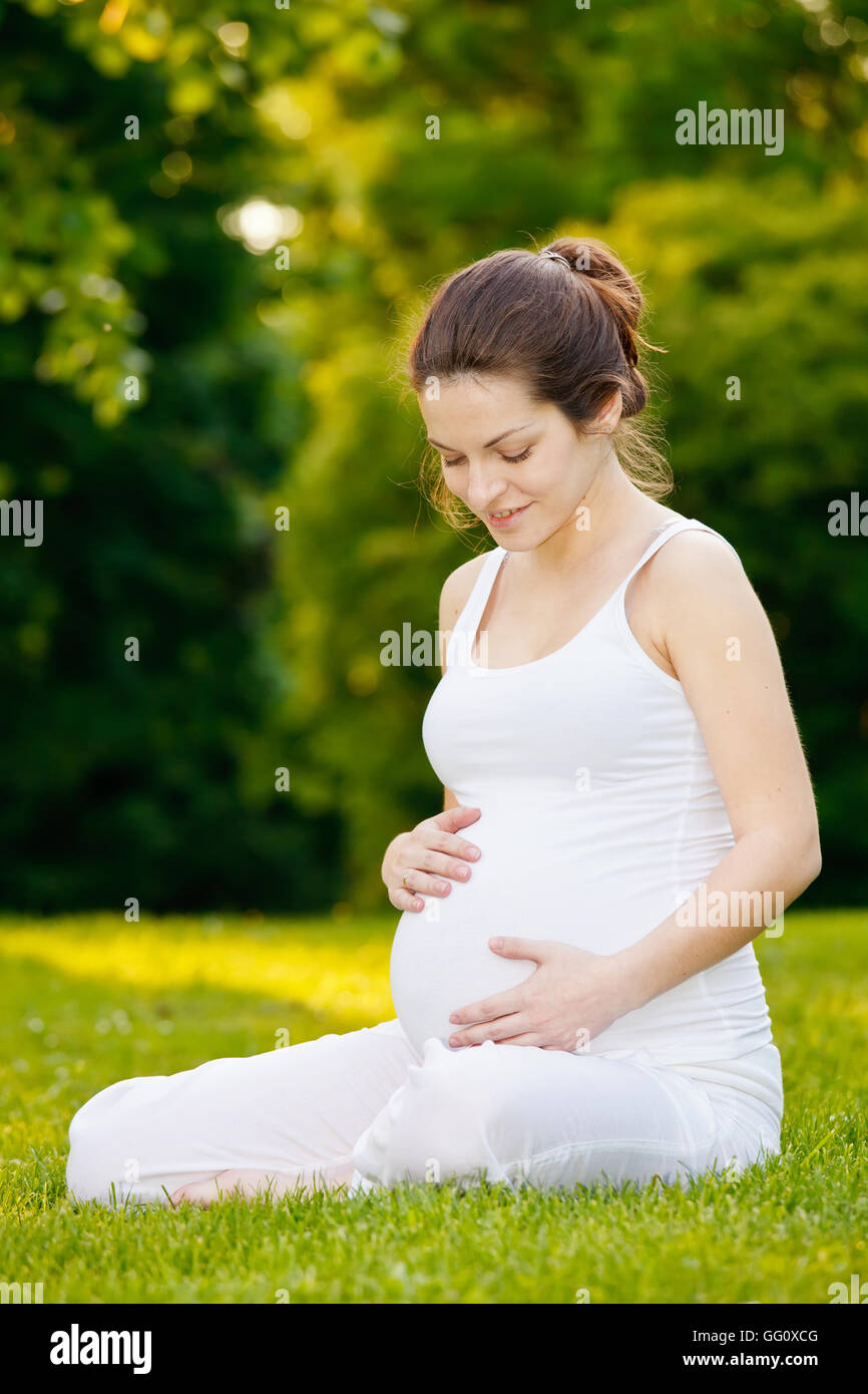 Beautiful pregnant woman in the park Stock Photo - Alamy
