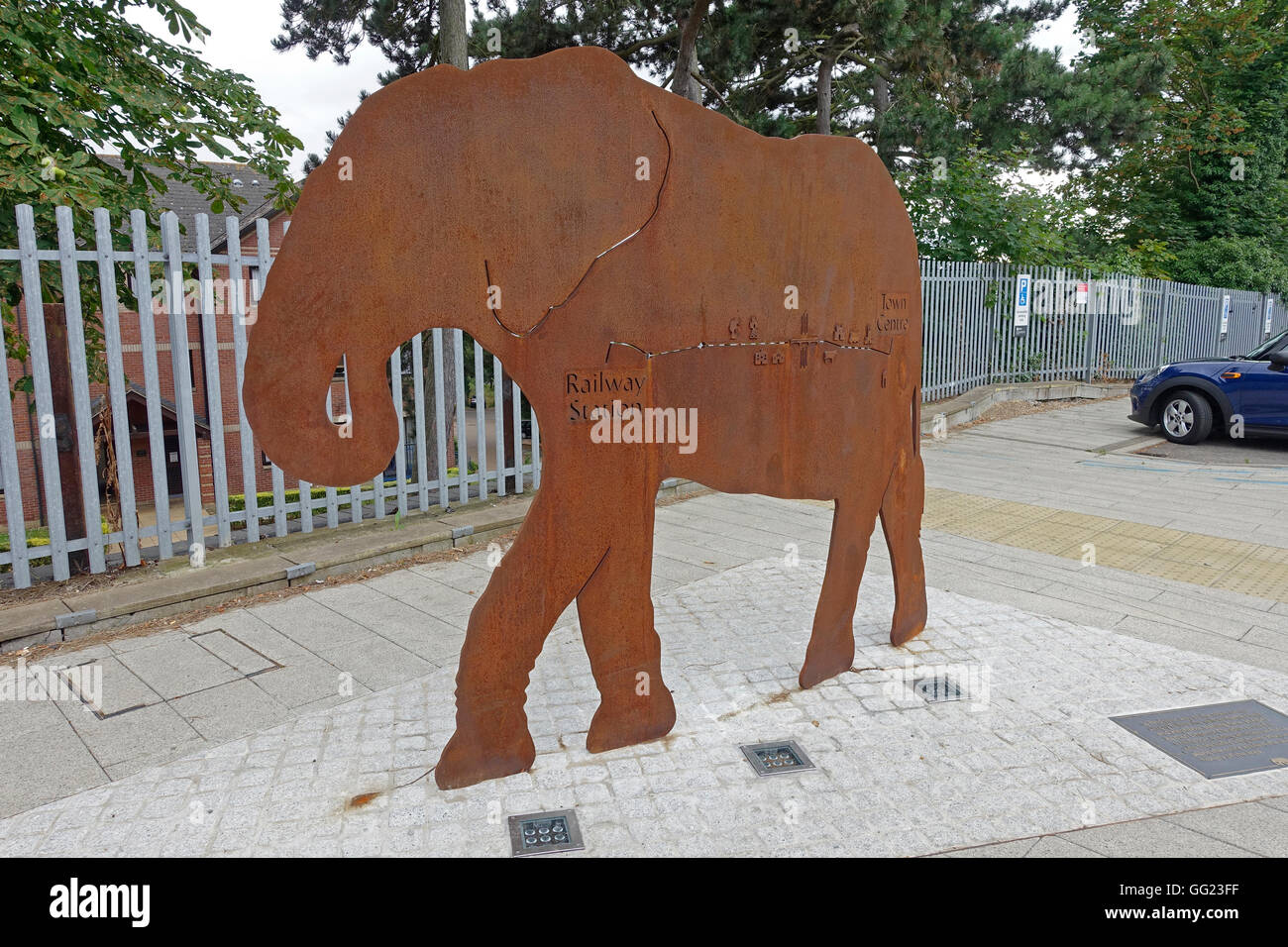 A steel elephant sculpture is a sign directing pedestrians to the town centre from Colchester North rail station, Essex, England Stock Photo