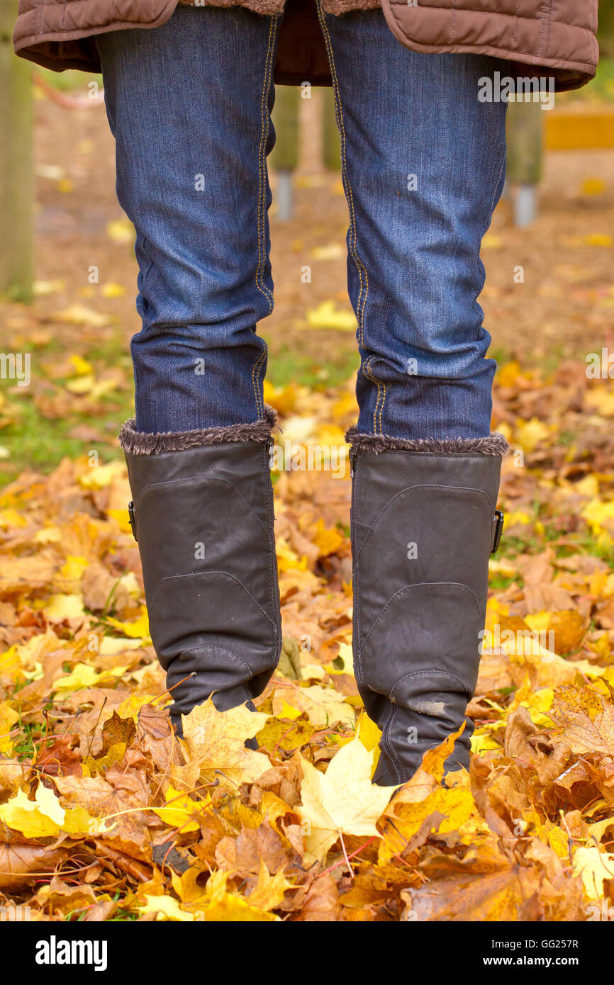 Beautiful woman hiking leaves hi-res stock photography and images - Alamy