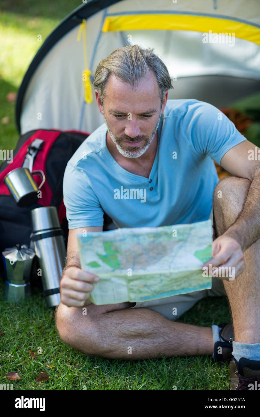 Hiker looking at map Stock Photo - Alamy