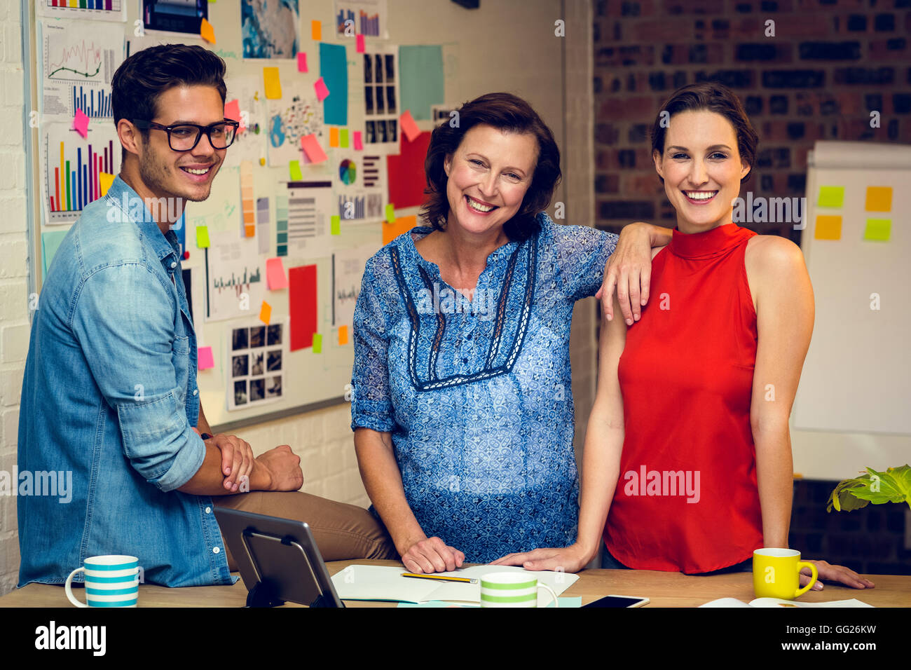 Stand office people hi-res stock photography and images - Alamy
