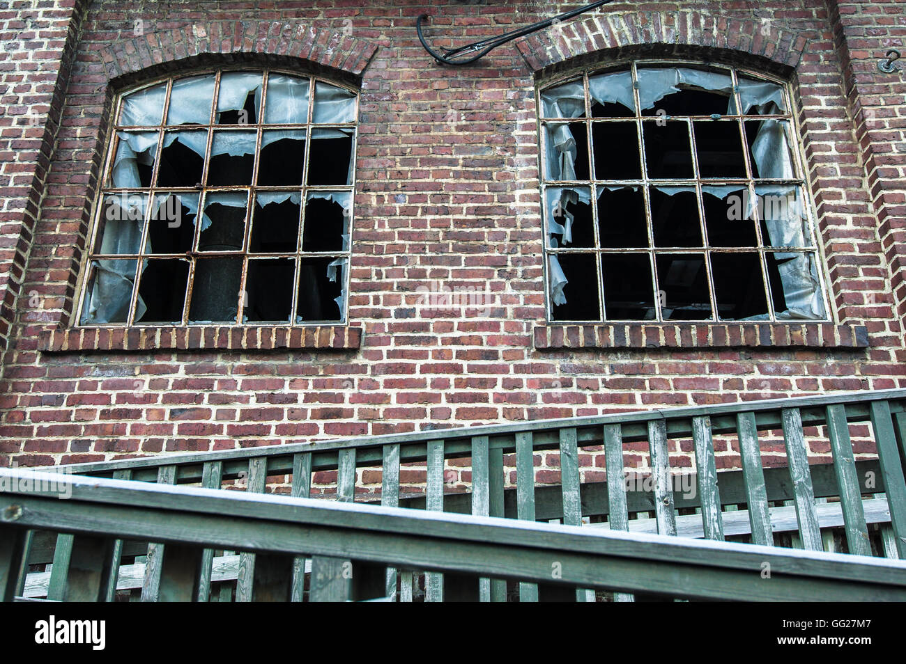 Brickwall building with broken windows Stock Photo - Alamy