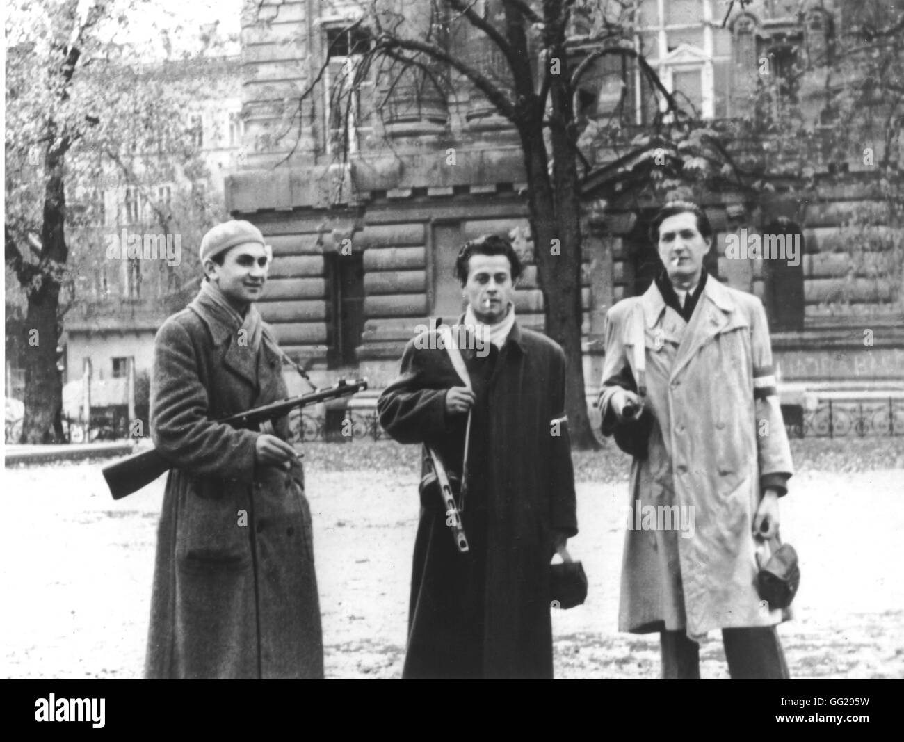 Budapest, armed students in front of the University. Their armbands have the colors of the Hungarian flag (red, white, green) 1956 Hungary - Hungarian uprising of 1956 National Archives - Washington Stock Photo