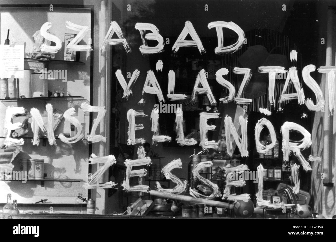 1956, Budapest, a slogan on a shop window reads: 'A free election under the control of...' 1956 Hungary - Hungarian uprising of 1956 National Archives - Washington Stock Photo