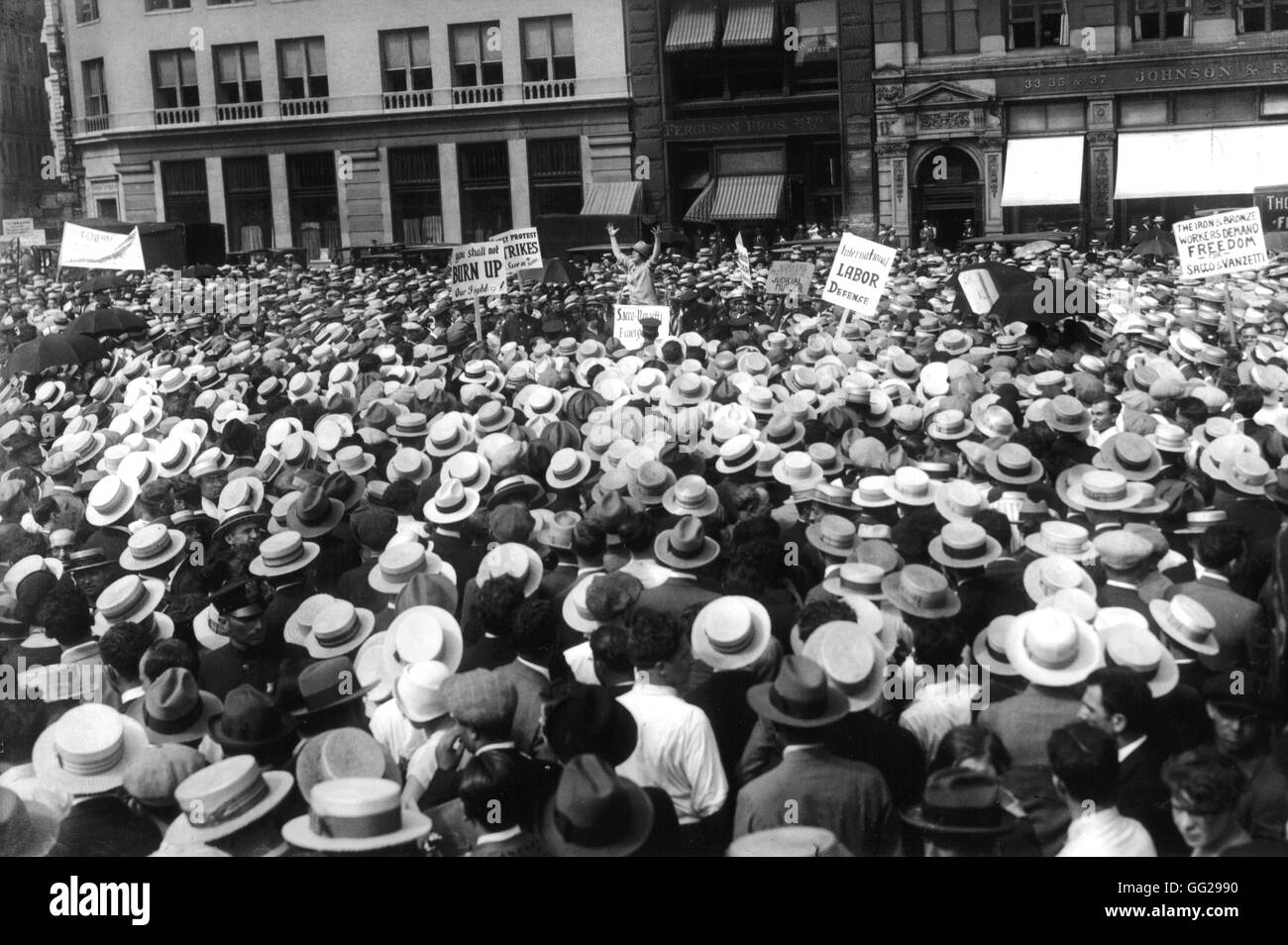 New York. Demonstration against the execution of Sacco and Vanzetti (sentenced to death in 1920, executed in 1927). Miss E.G. Flynn is delivering a speech to the crowd at Union Square Around 1927 United States Washington. National archives Stock Photo
