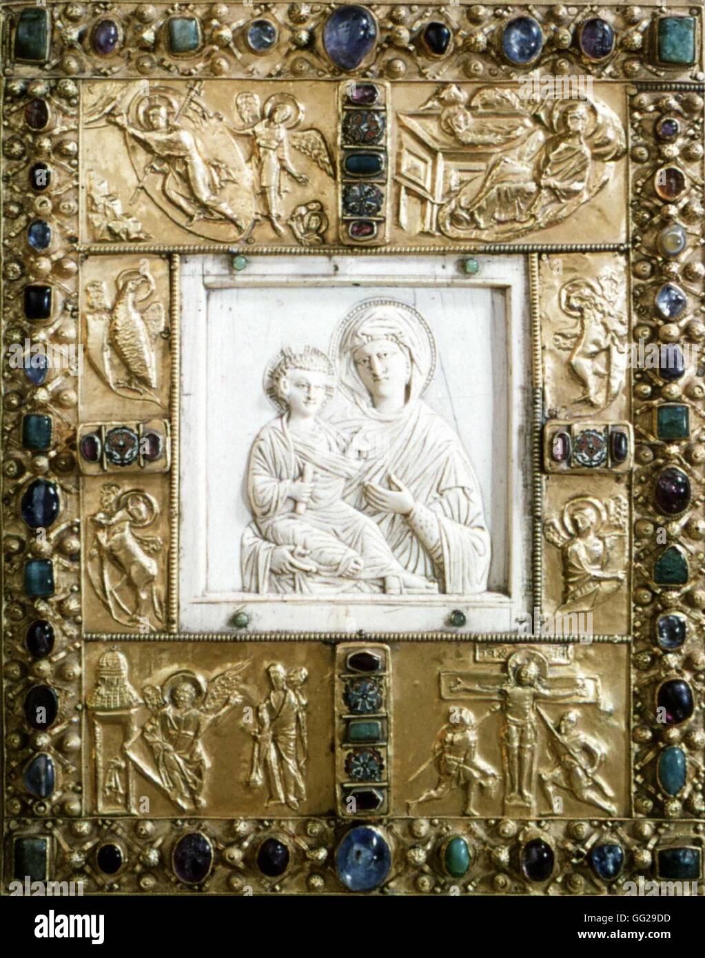 Aachen Treasure Gold book-binding with precious stones. In the center: Virgin and Child in ivory, Detail : the siege of Pamplona.  ca. 1020 Middle Ages Germany Germany / Aachen Cathedral Stock Photo