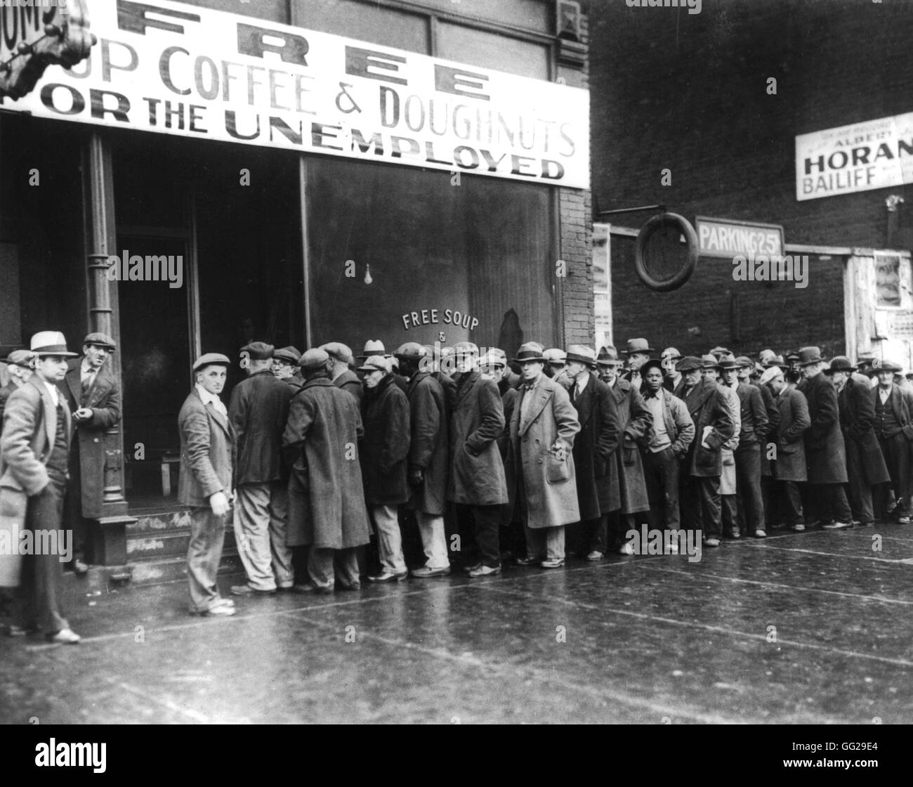 Chicago. Overall view of the 'soup kitchen' sponsored by the gangster Al Capone, which cost him 400 dollars a day. 1929-1930 United States National archives. Washington Stock Photo