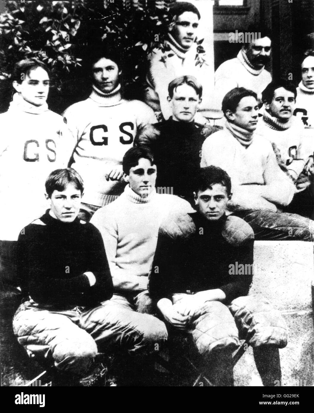 Franklin Delano Roosevelt (in the middle, first row), with the football team of his school, Groton prep school. Early 20th century United States Stock Photo