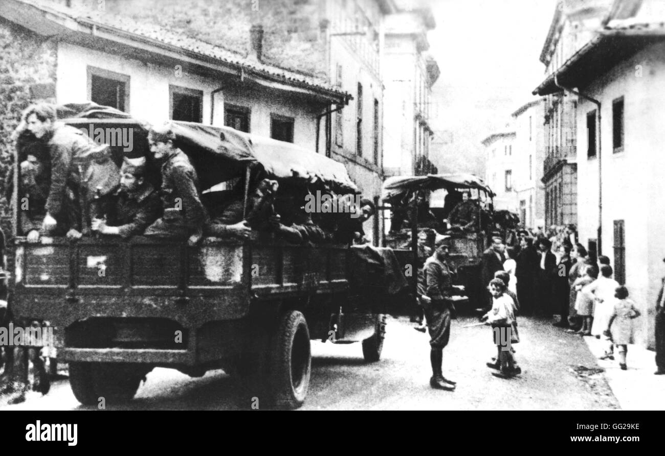 Reinforcements arriving in Spain  October 1934 Spain Stock Photo