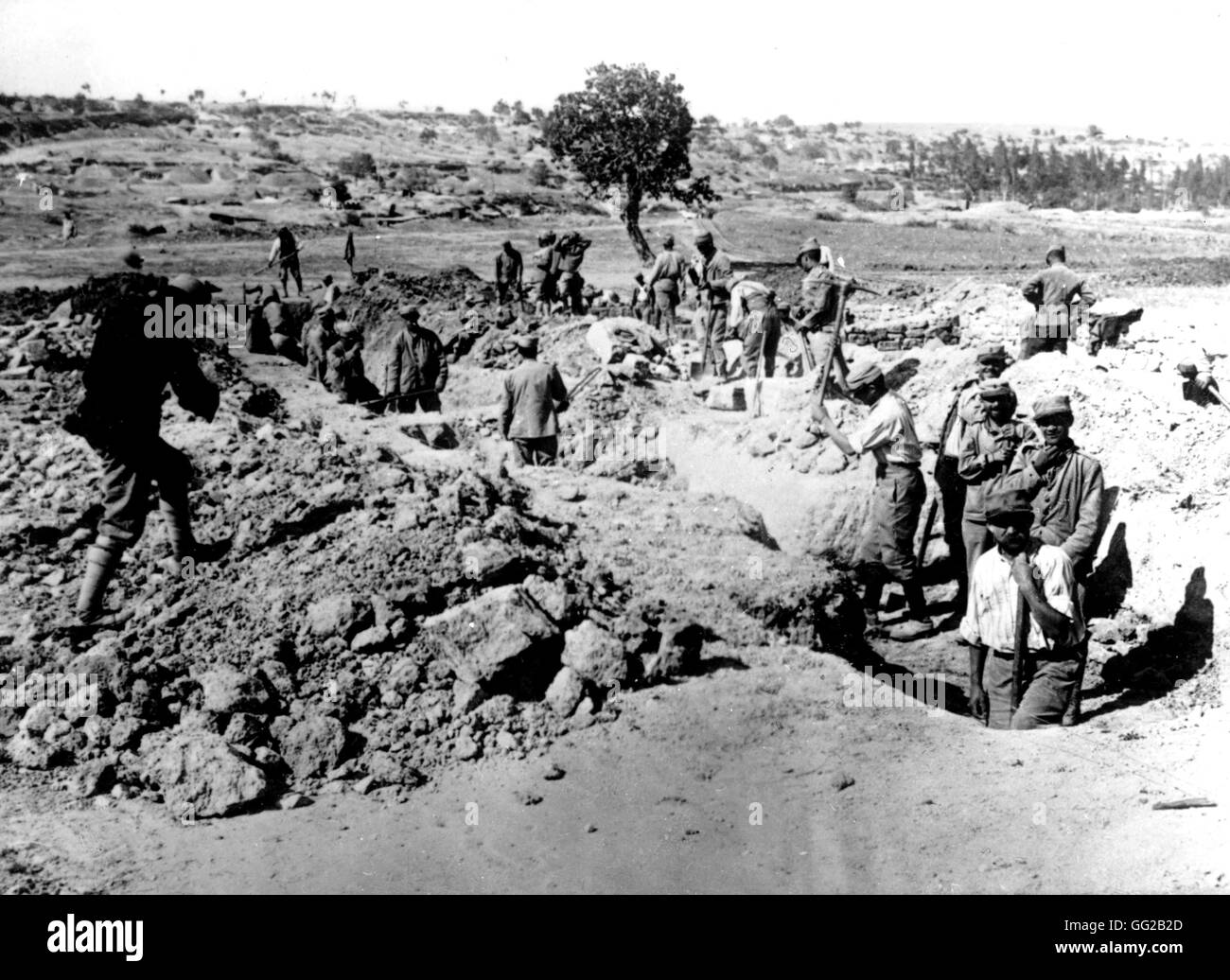 French soldiers digging trenches in Gallipoli 1916 France - World War I Vincennes. War museum Stock Photo
