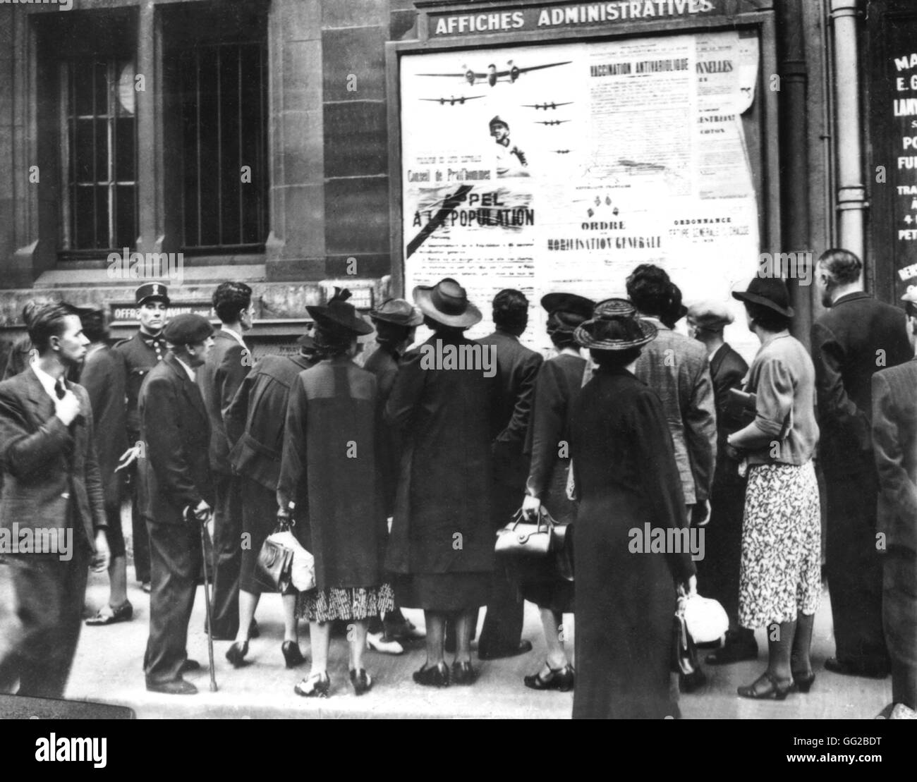 Civilians looking at mobilization posters 9-1-1939 France - World War II Stock Photo