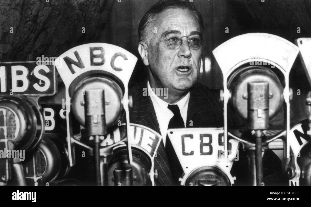 Roosevelt delivering a speech on the radio 1942 United States Stock Photo