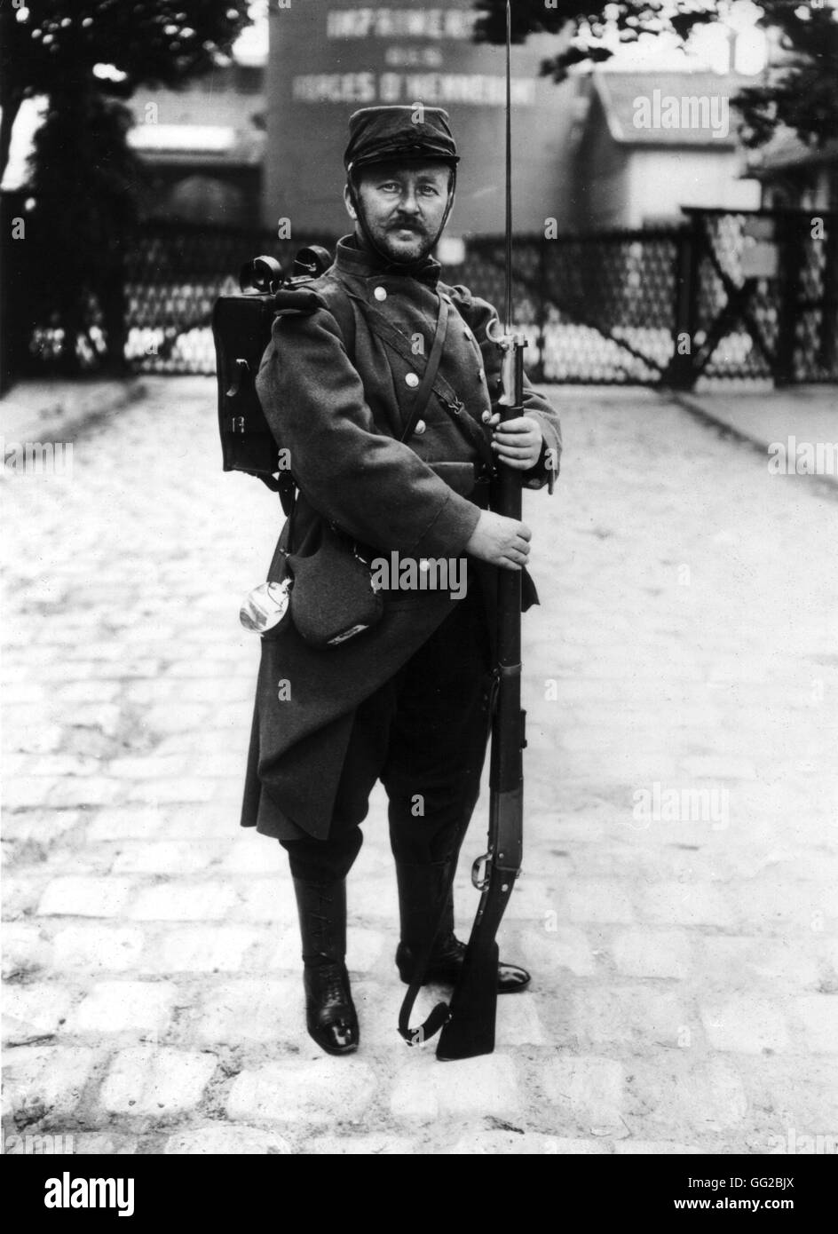 A French infantry man 1914 France - World War I Paris. Bibliothèque nationale Stock Photo