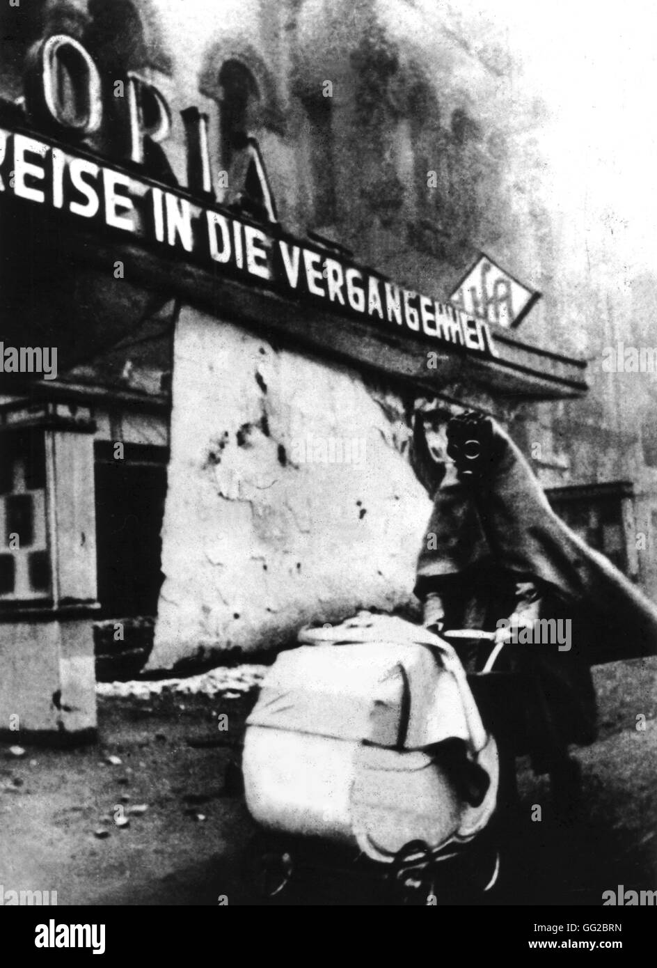 Berlin, Kurfürstendamm, after a bombing November 23, 1943 Germany - World War II Stock Photo