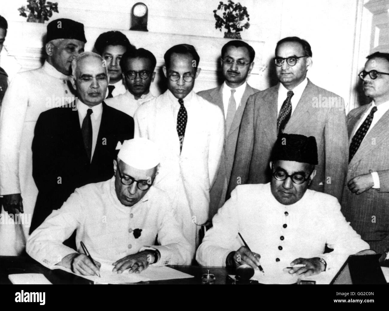 Nehru and Ali Khan (prime minister of Pakistan), during the signing of the agreeement between India and Pakistan 1947 India National Archives - Washington Stock Photo