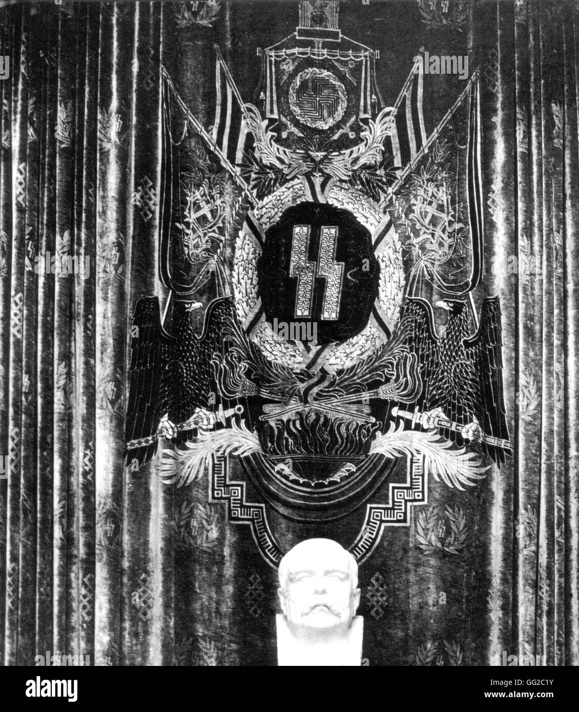 Nazi art exhibition in Munich. Hindenburg bust in front of a tapestry by Emma Hoffmann with Nazi symbols 1942 Germany Stock Photo