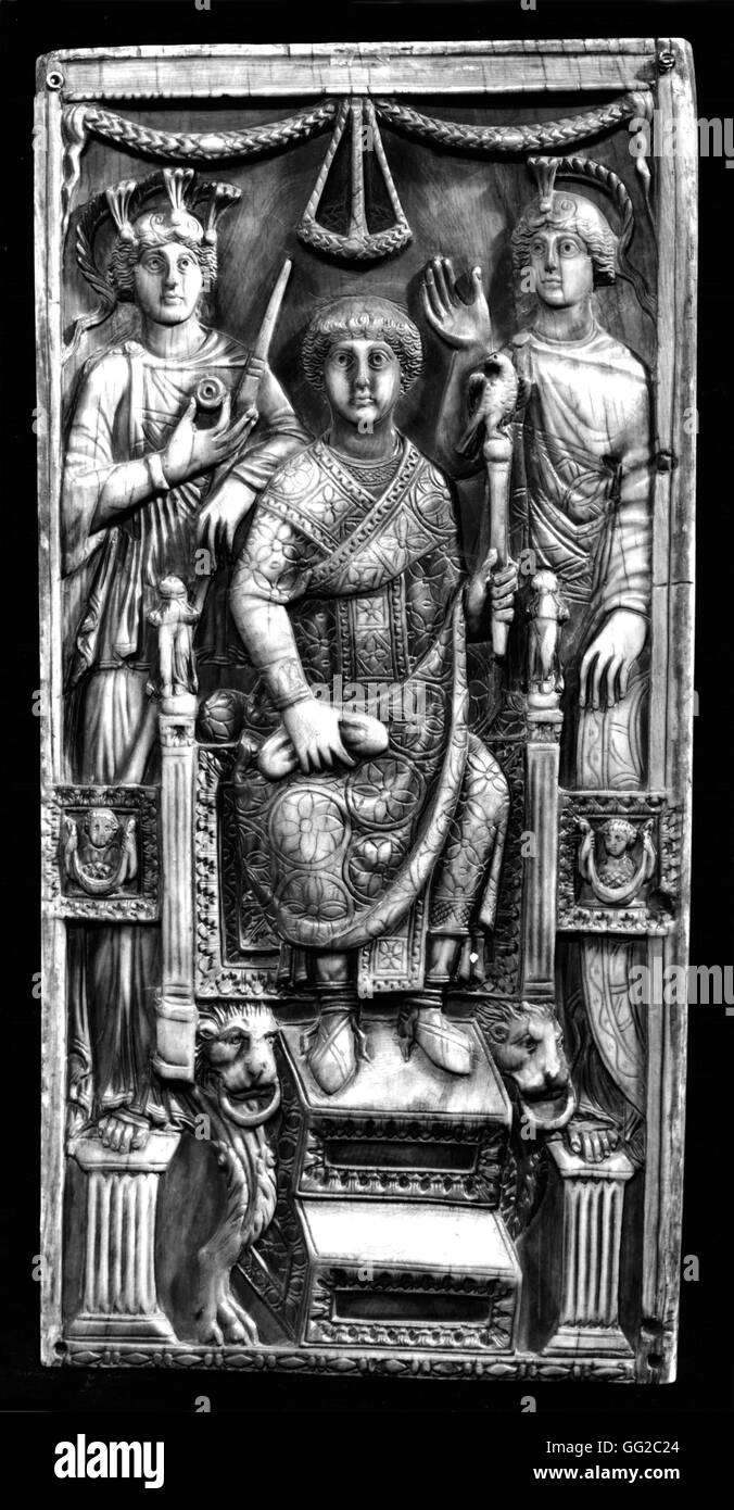 The Roman consul, in triomphal dress, between the personifications of Rome and Constantinople Antiquity ancient Rome Stock Photo