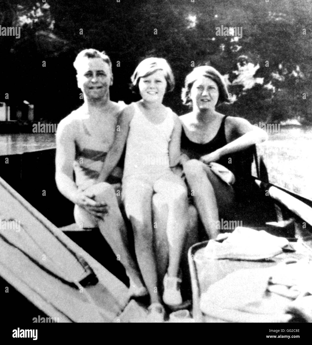 Scott Fitzgerald, Zelda and Scottie at Annecy 1937 France Stock Photo ...