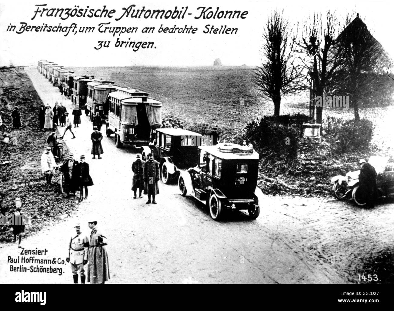 Convoy of French cars conveying troops to the front 1914-1915 France - World War I B.D.I.C. Stock Photo