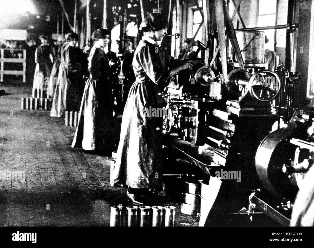 Shell manufacture in Scotland August 15, 1915 Stock Photo