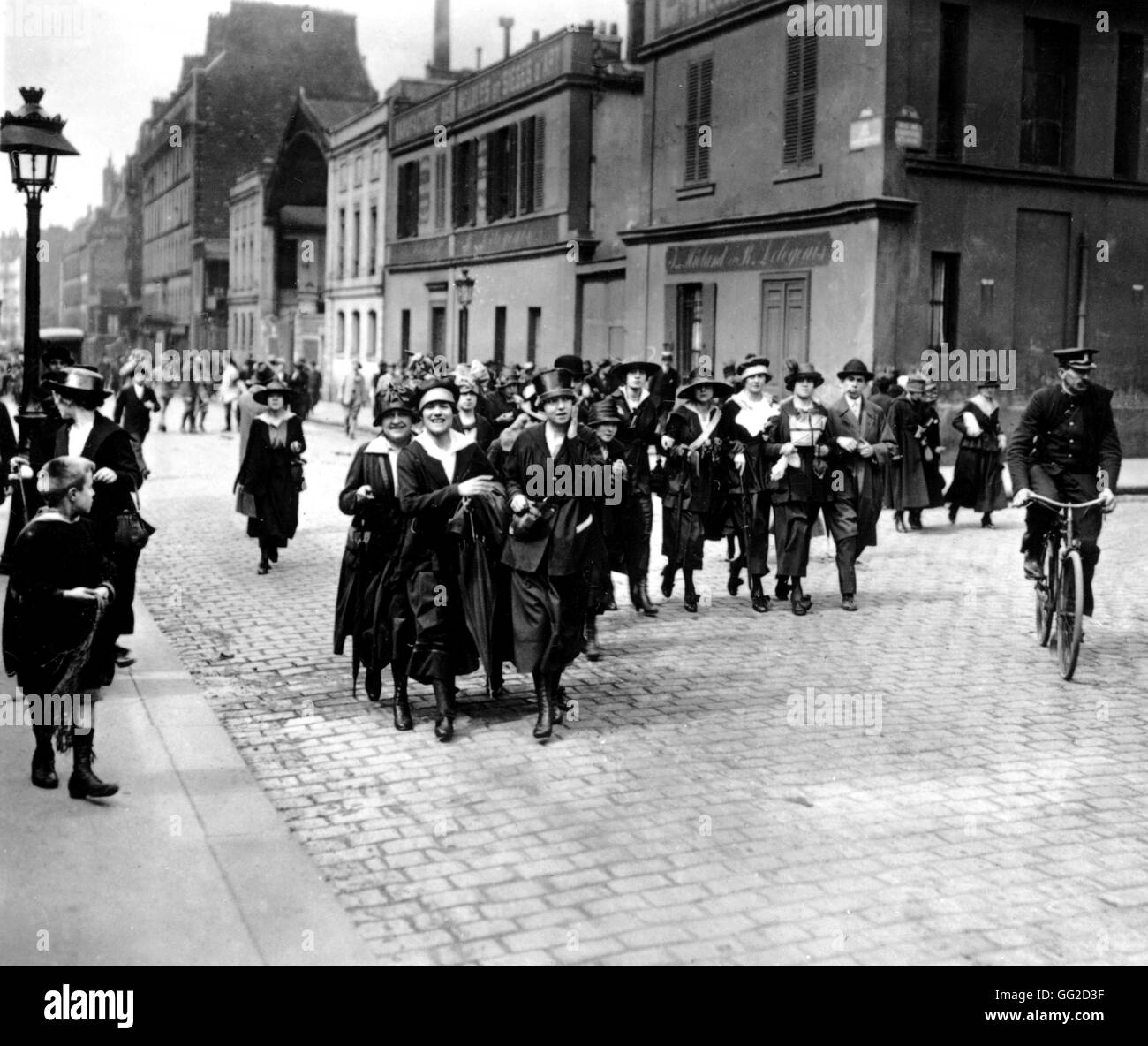 Seamstresses on strike in Paris May 1917 Stock Photo