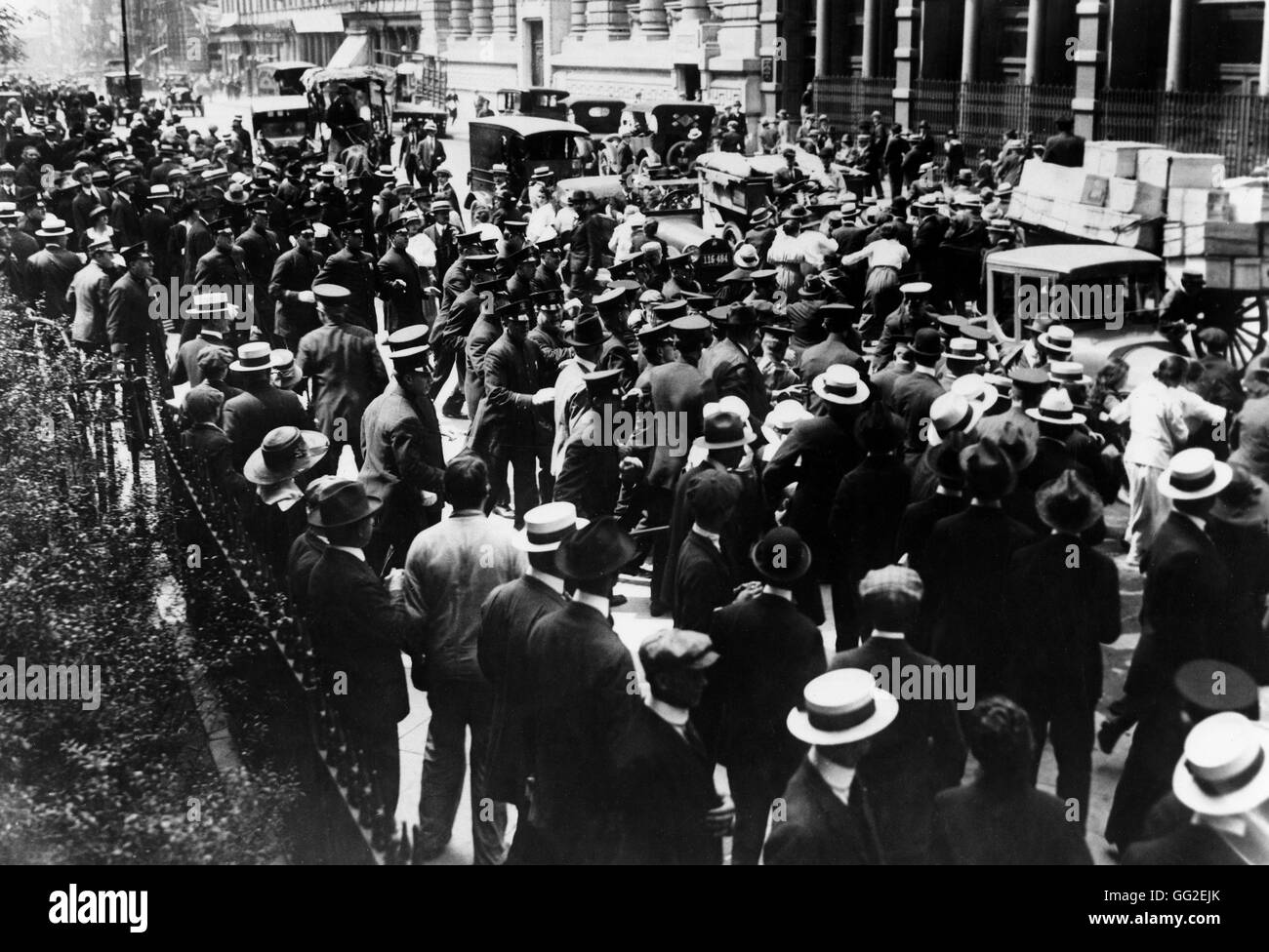 Anti war mobilization in New York: demonstrators fighting with the police, 1918 February 1918 United States, World War I Washington, National archives Stock Photo