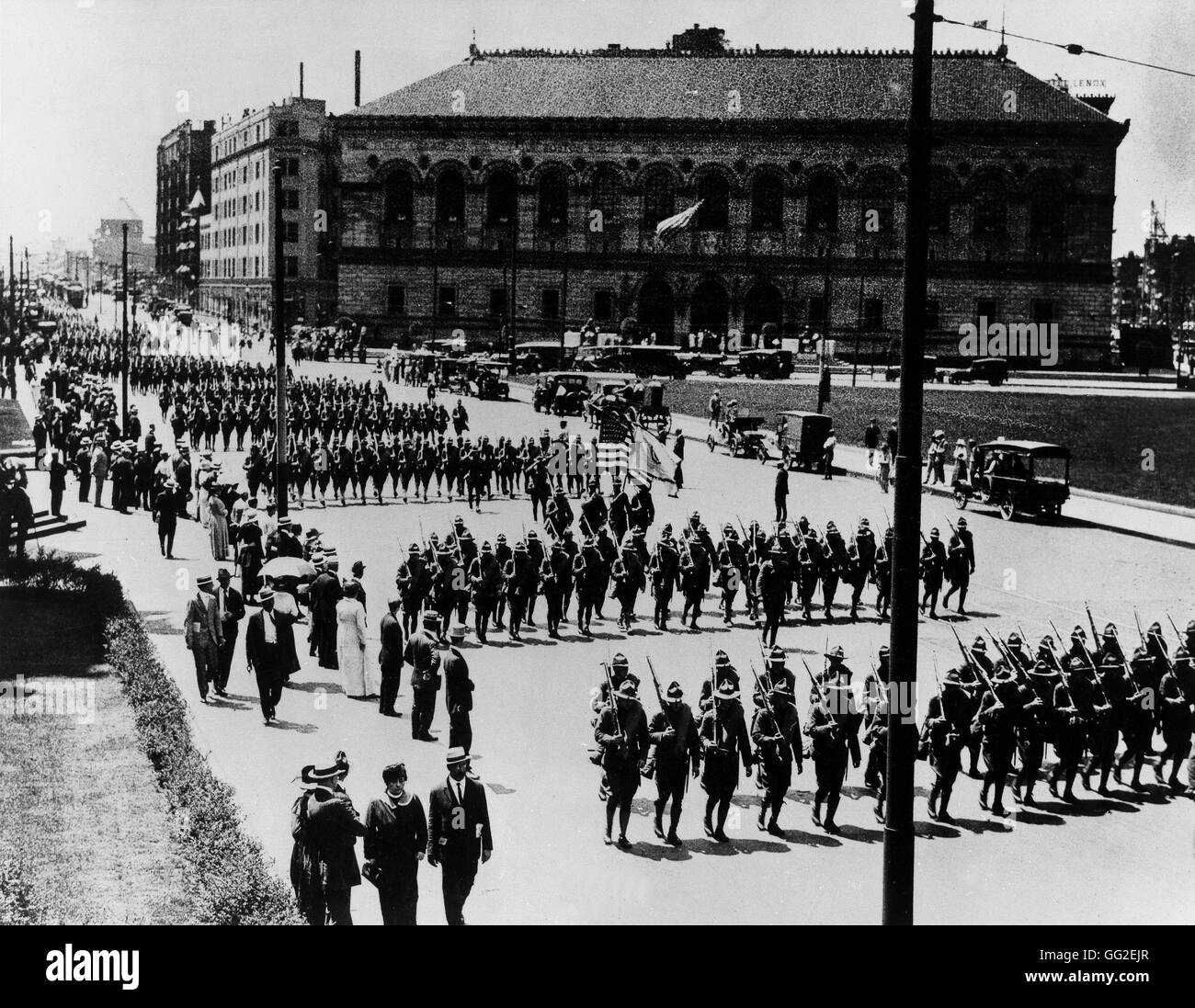 The 1st Heavy artillery volunteers' regiment walking towards the Boston harbour United States enters the war - 1917 United States, World War I Washington, National archives Stock Photo