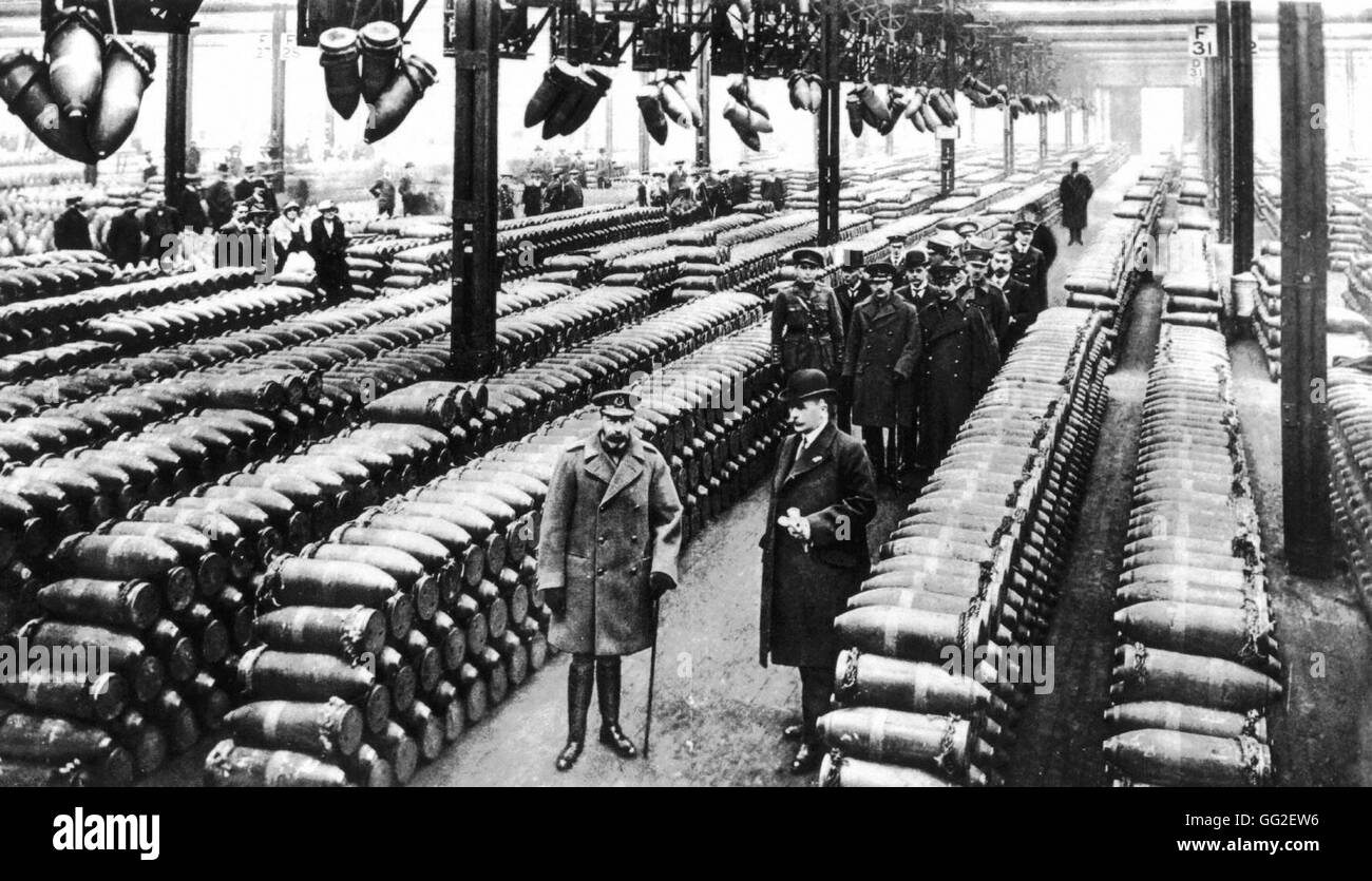 Great Britain - April 1917 World War I. King George V visiting a shell factory Stock Photo