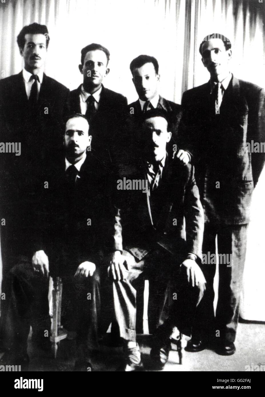'Les fils de la Toussaint' (All Saints' Day sons), (group of the six founders of the F.LN., National Liberation Front). Photograph taken on October 24, 1954. Standing, from the l. to the r.: Bitat, Ben Boulaïd, Didouche Mourad and Boudiaf. Sitting, from t Stock Photo
