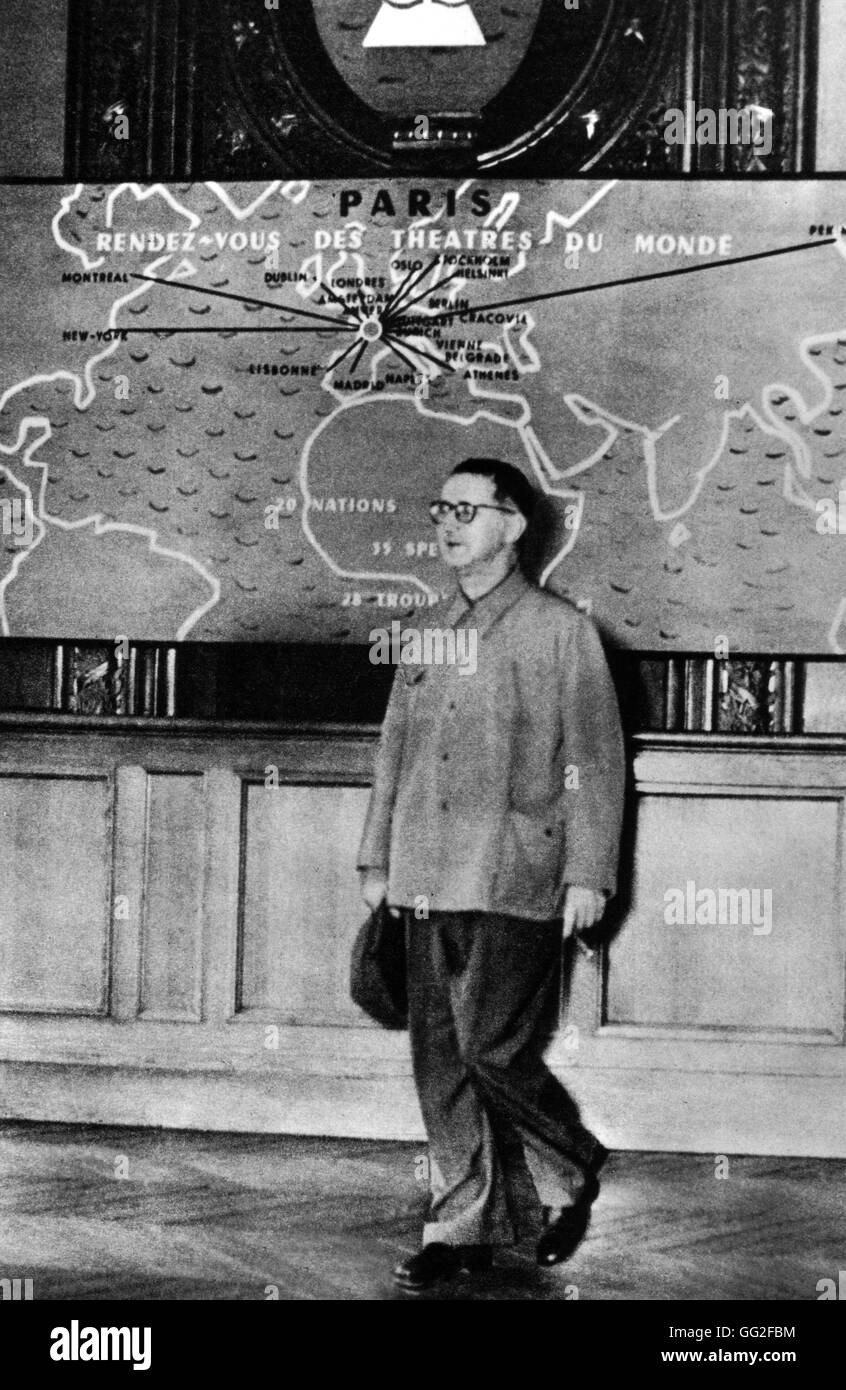 Bertold Brecht (1898-1956) in Paris, at the Nations Festival 20th ...